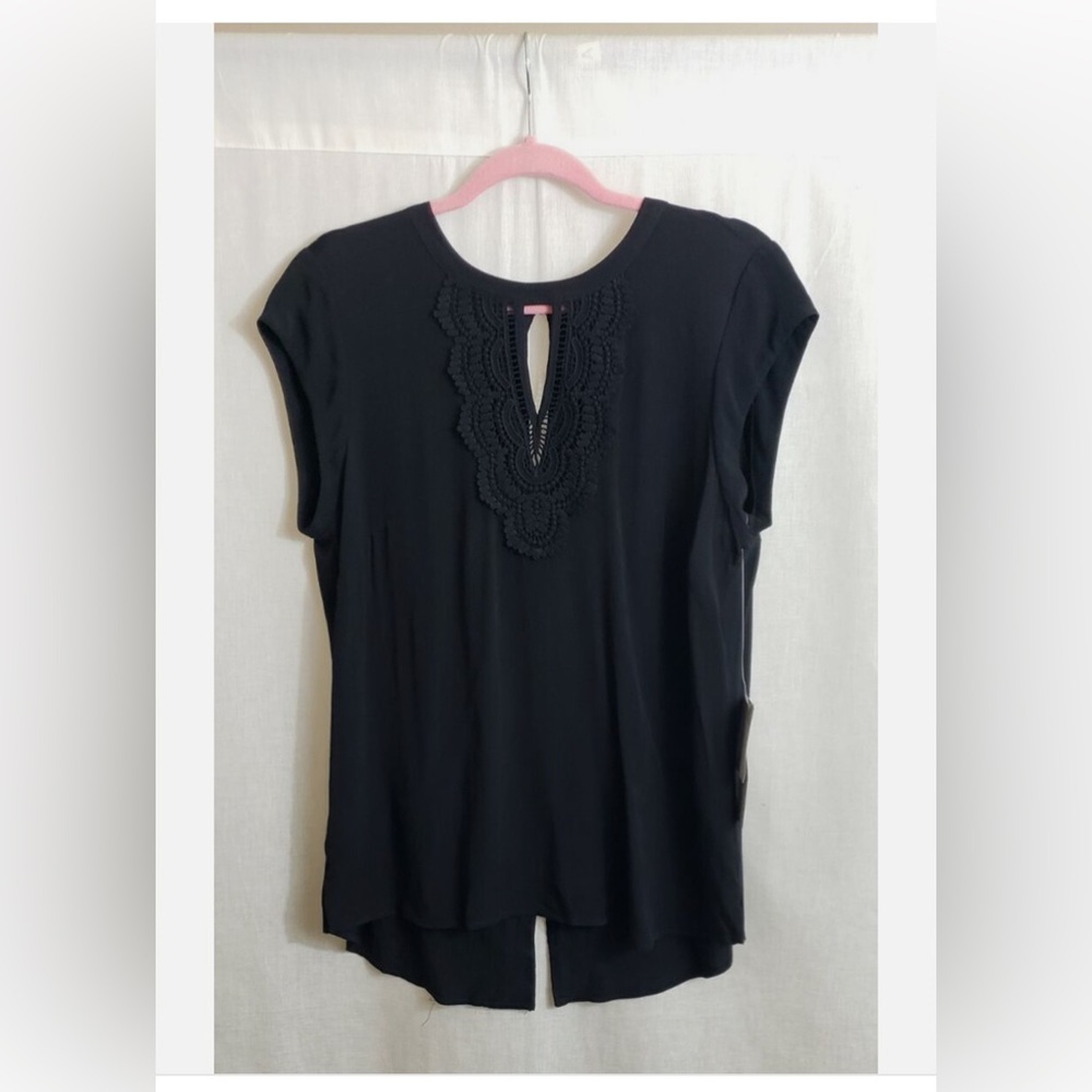 Business casual lace blouse 🖤
Brand: Danielrainn 
Size: Medium 
Color: Black